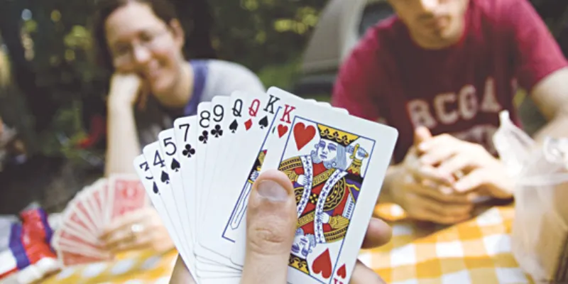 Những điều cần biết về bài Tiến Lên